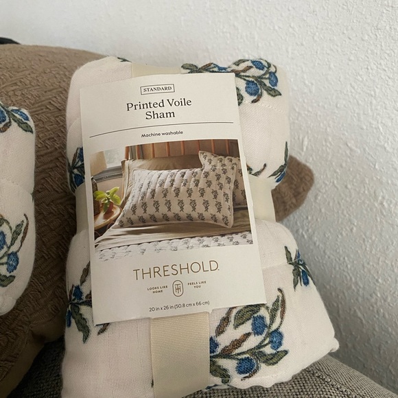 (2) pillow shams - Picture 2 of 3